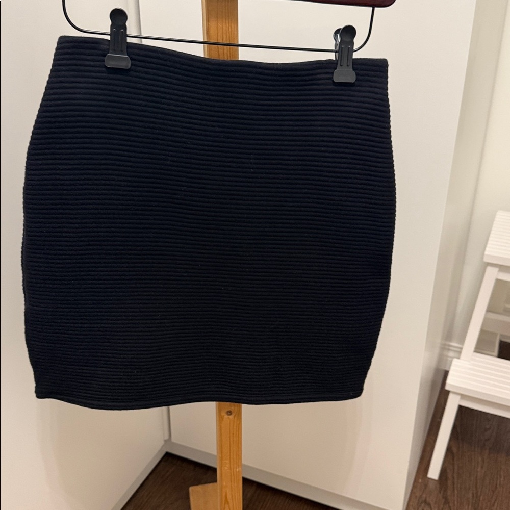 Wilfred Free Mini Skirt - Size Small 
2 for $30 or $20 each